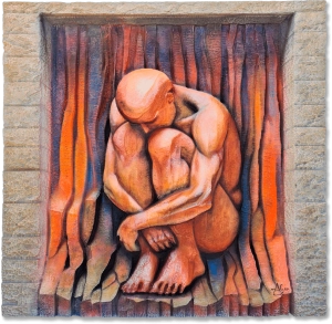 Es una escultura contemporánea cuerpo humano Refugio de Silencio - Escultura mural sobre aislamiento y paz interior
